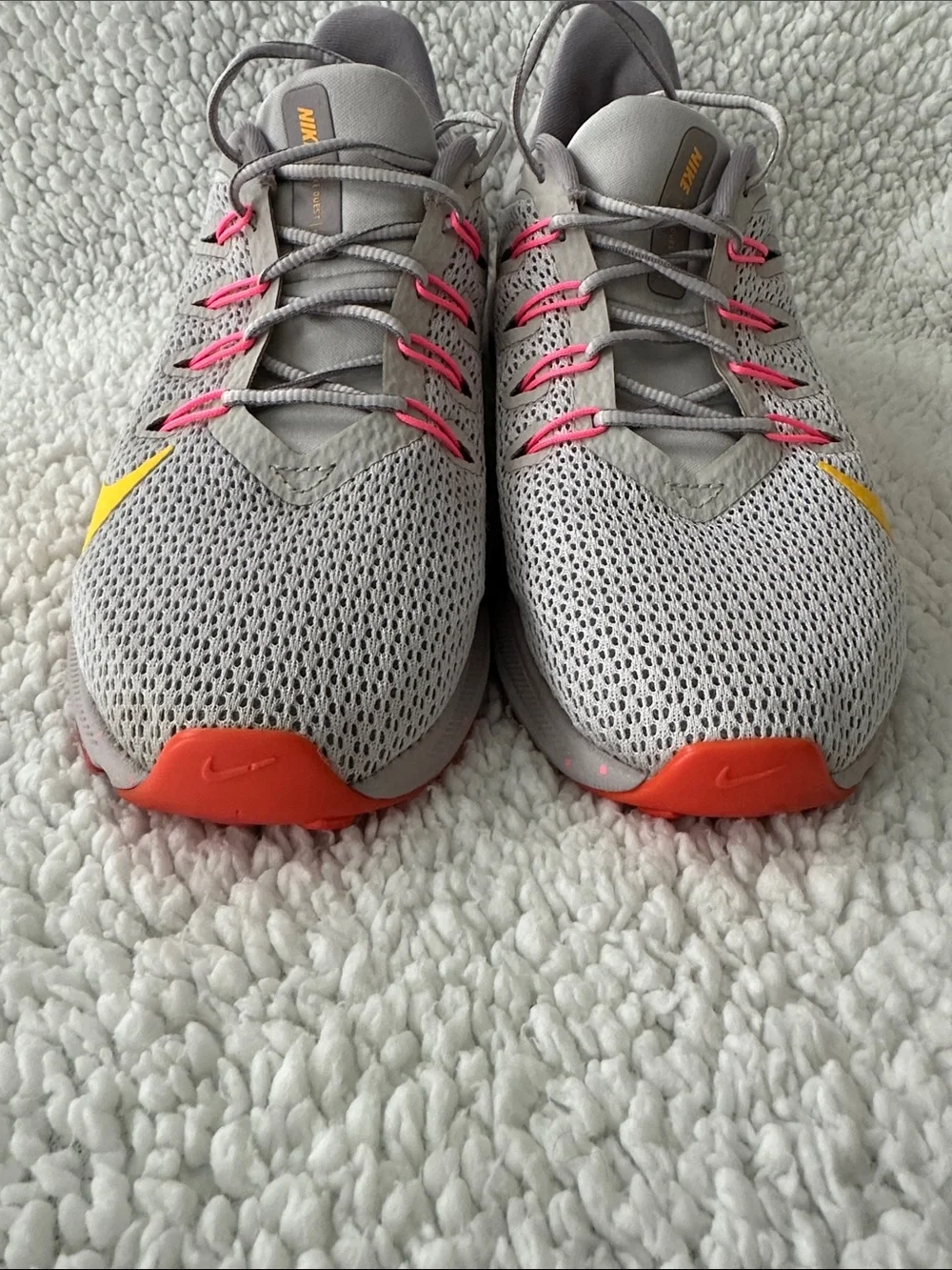 Nike Quest 2 Vast Grey Digital Pink Women’s Running Shoes Size 7.5